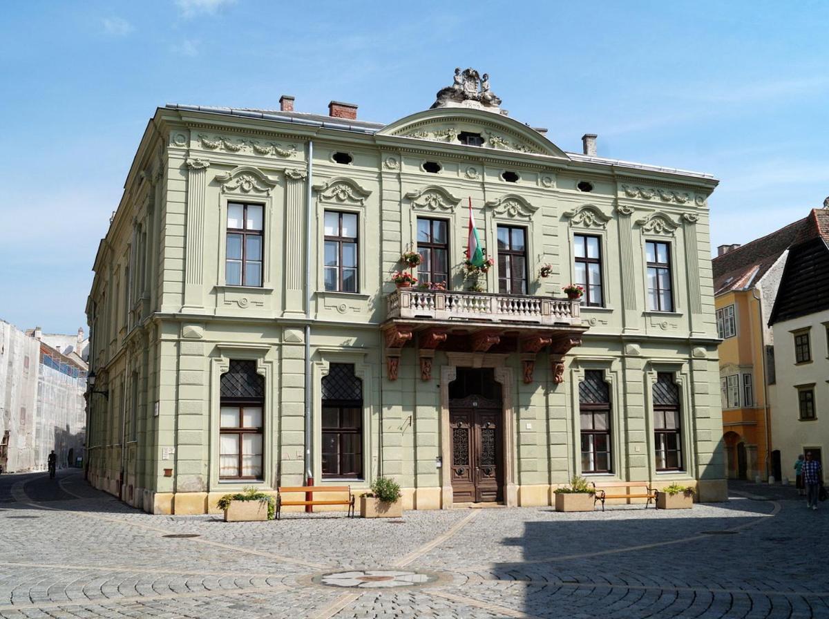 Belvarosi Erdesz-Lak Sopron Eksteriør bilde